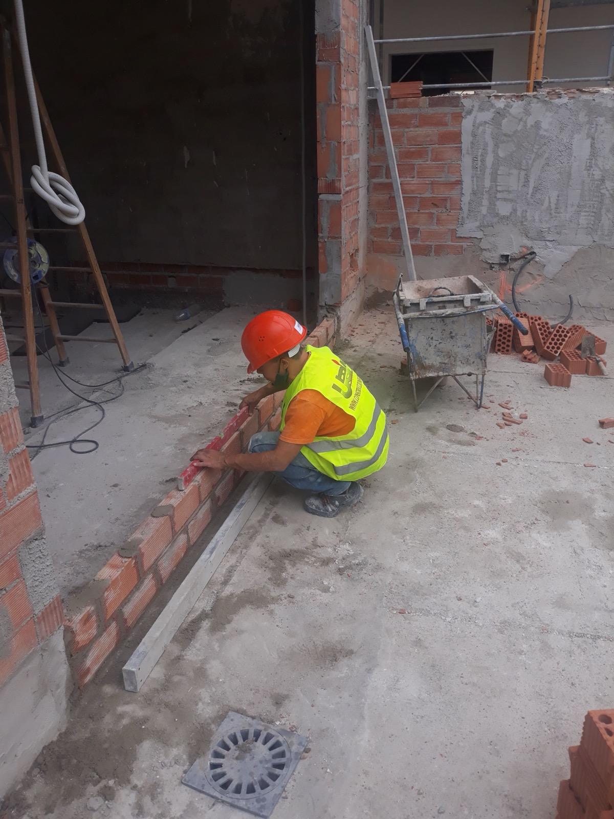 Equipo trabajando en obra — Reformas Willy
